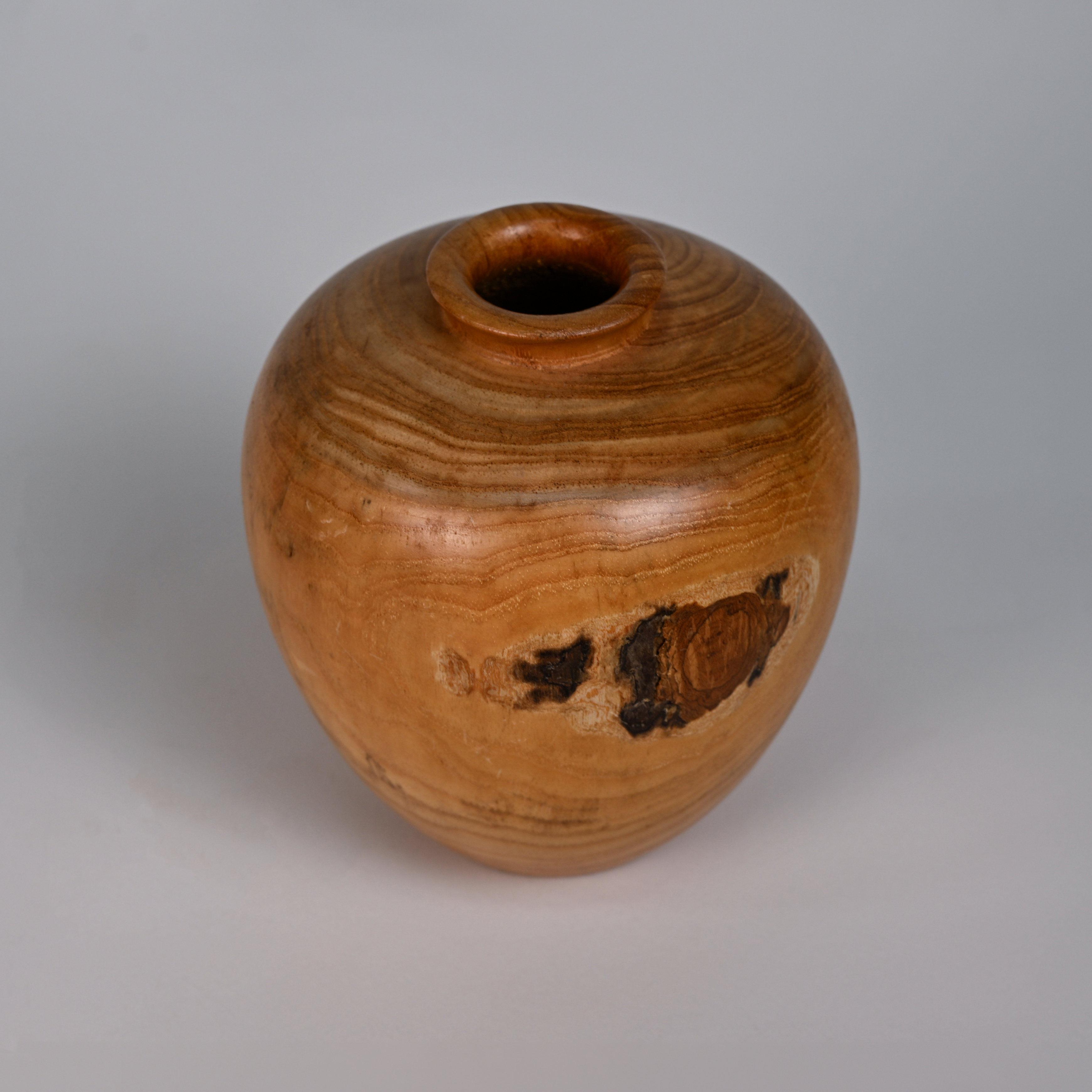 Vintage Hand-Turned White Cedar Wood Vessel – Signed (Australia, L.E.S.)