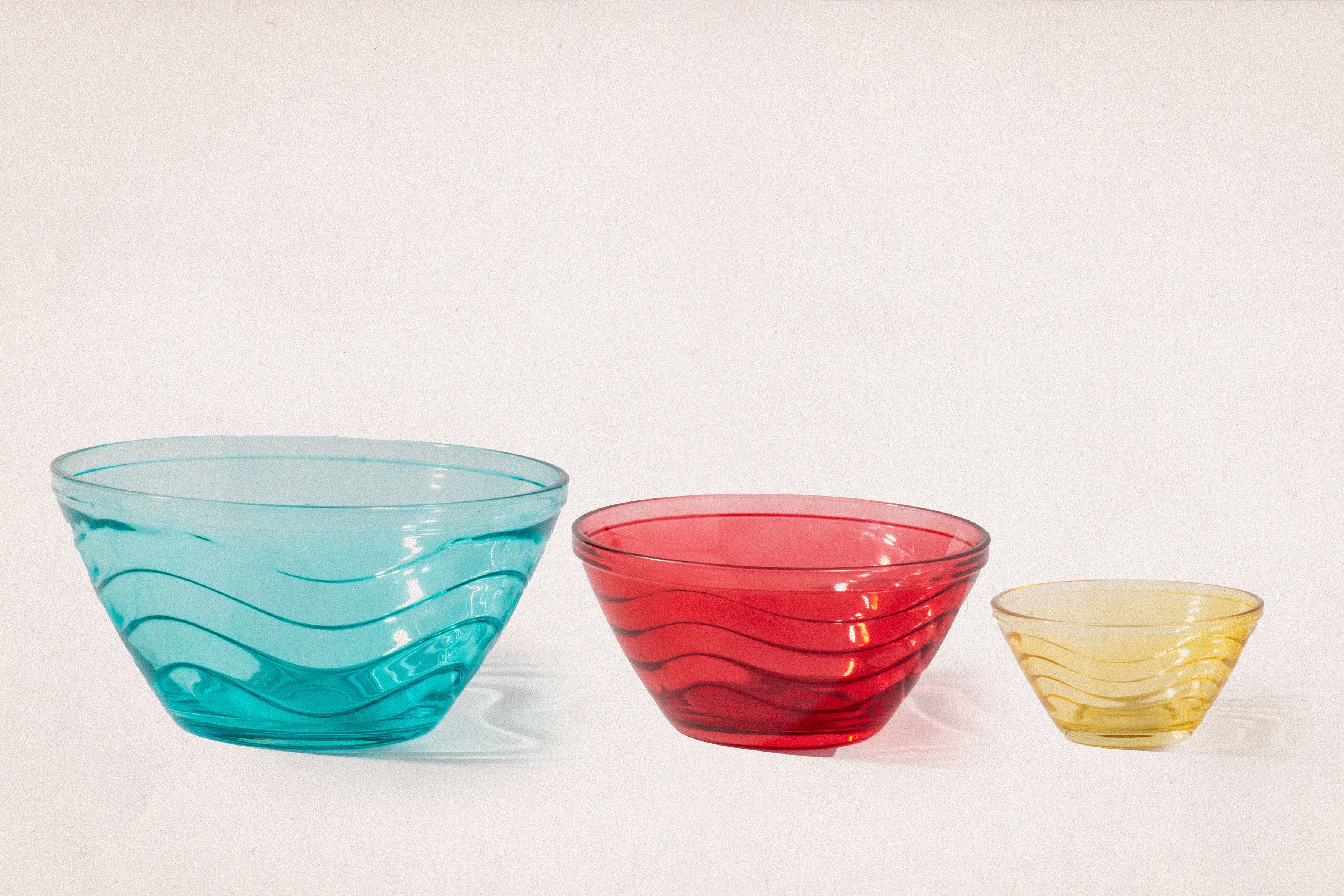 1970s Wave Pattern Tricolor Glass Bowl Set