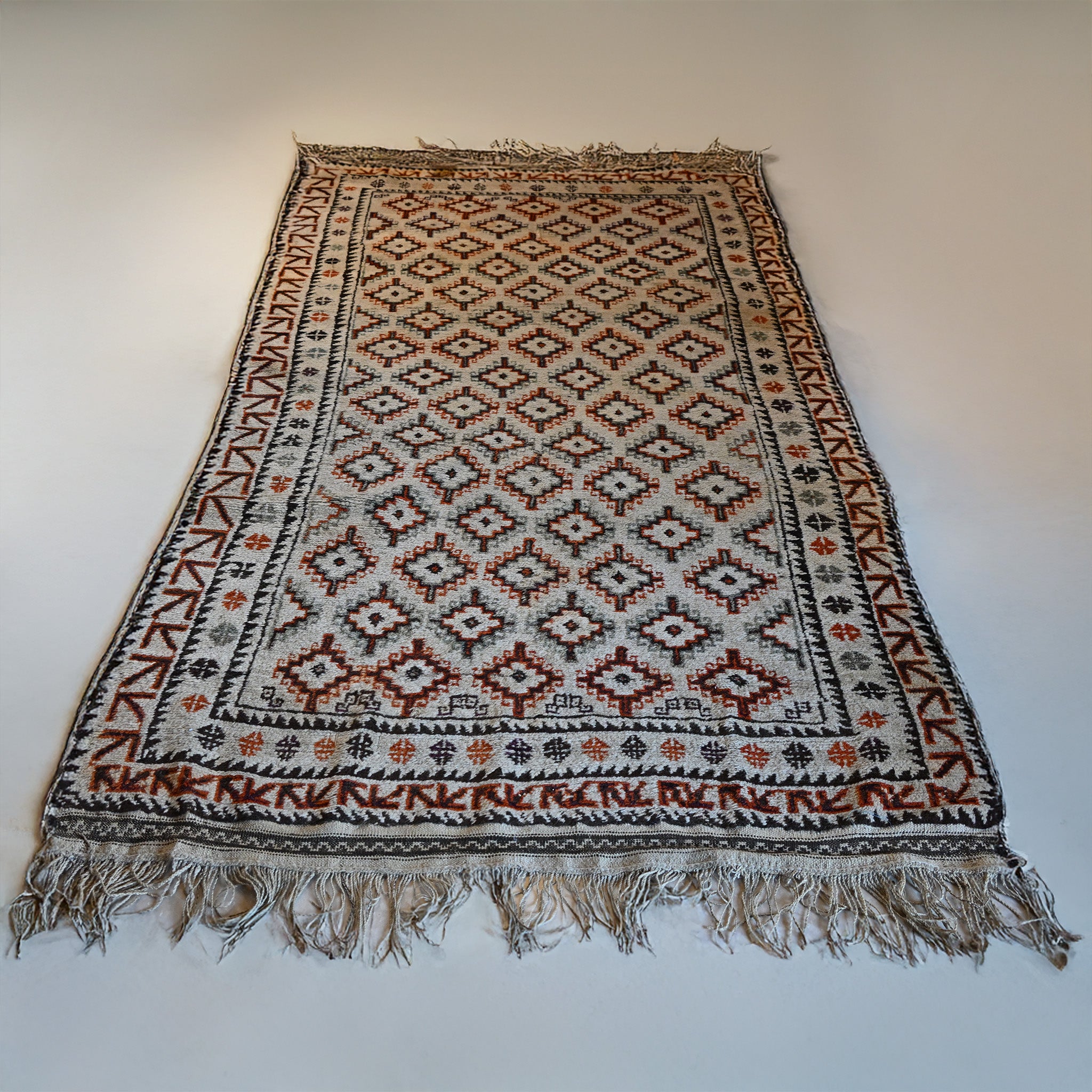 Vintage Moroccan Berber Rug – Handwoven Wool Carpet